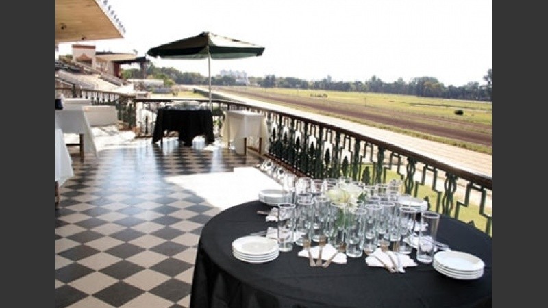 La ex tribuna de socios del Hipódromo, con una vista privilegiada al parque Independencia