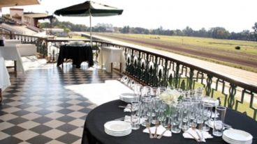 La ex tribuna de socios del Hipódromo, con una vista privilegiada al parque Independencia