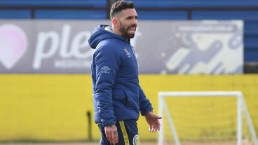 Carlitos realiza muchos cambios para su debut en Central.