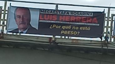 Pasacalles en Alberdi contra Herrera que se colgaron el año pasado