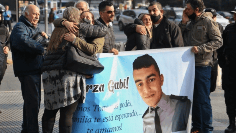 Tras casi un mes en terapia, Gabriel abrió los ojos y emocionó a su familia.