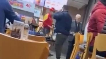 El escrache ocurrió el viernes pasado y fue registrado por algunos testigos que subieron el video a sus redes sociales