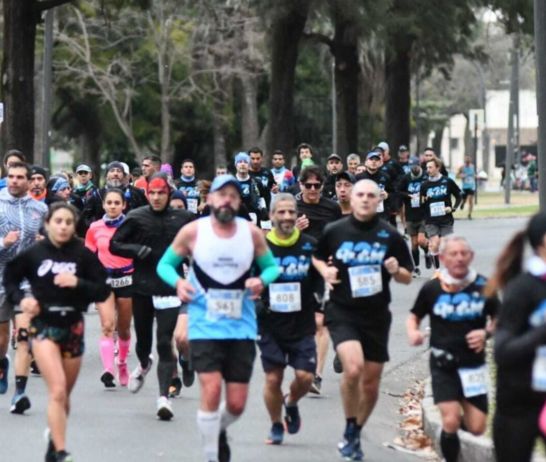 Maratón Internacional de la Bandera: más de 2.500 corredores se sumaron a pesar de frío