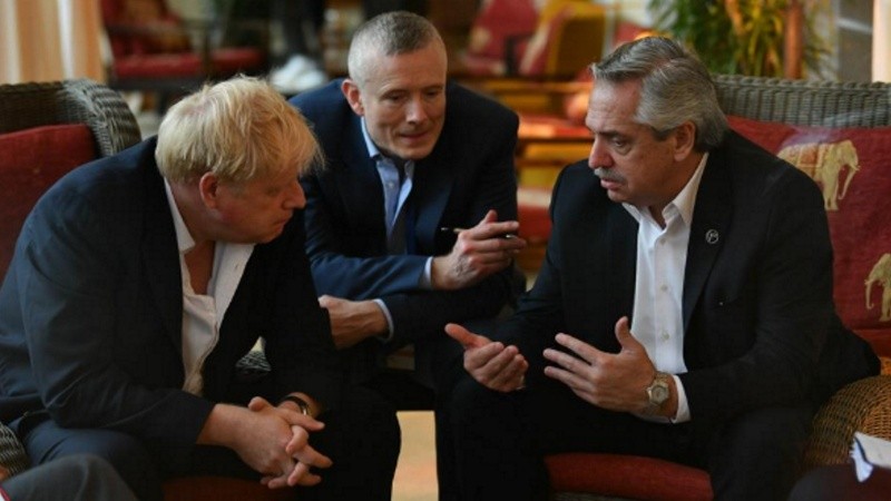 Alberto Fernández y Boris Johnson en el G7.