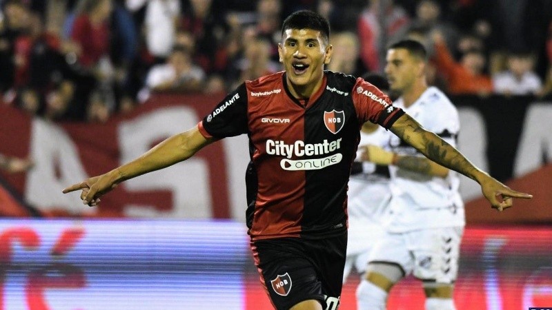 Nicolás Castro tiene las valijas armadas para irse al fútbol alemán, pero su partida se demoró.