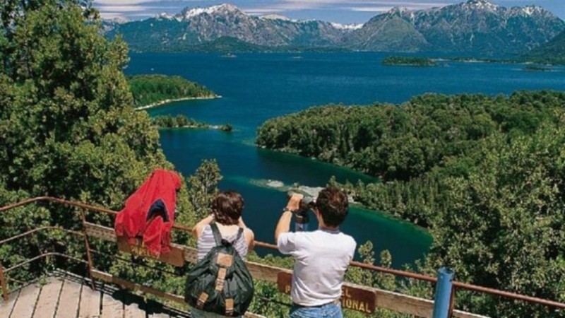 La belleza de los lagos patagónicos es admirada por el mundo. La belleza de los lagos patagónicos es admirada por el mundo.
