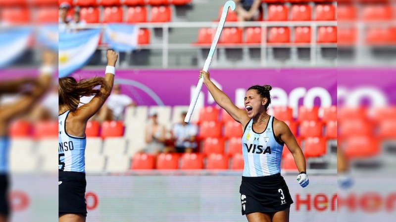 Agustina Gorzelany festeja uno de sus dos goles en el debut. 