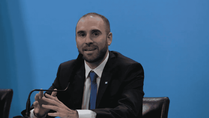 El exministro comunicó su renuncia al cargo este sábado.