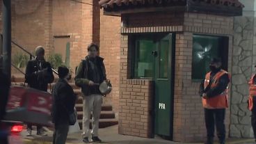 El casi insignificante cacerolazo que motivó la suspensión de la conferencia en la que anunciarían a Batakis