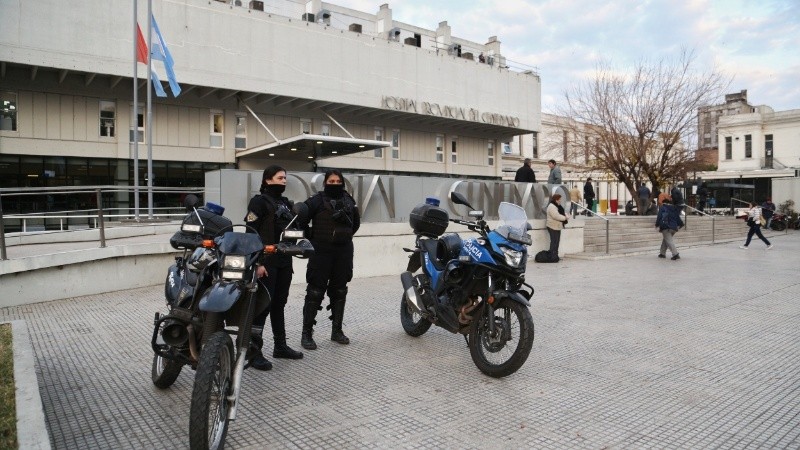 Desde el Centenario prometen reforzar la seguridad del hospital.