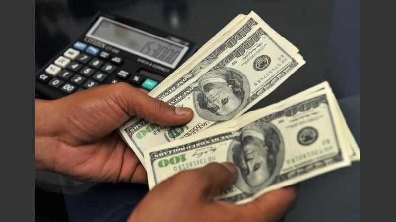 La divisa sube $20 contra el viernes en el circuito informal