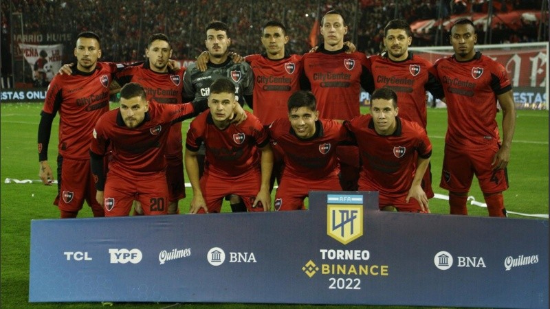 Los once titulares rojinegros que salieron al Coloso para jugar con Patronato.