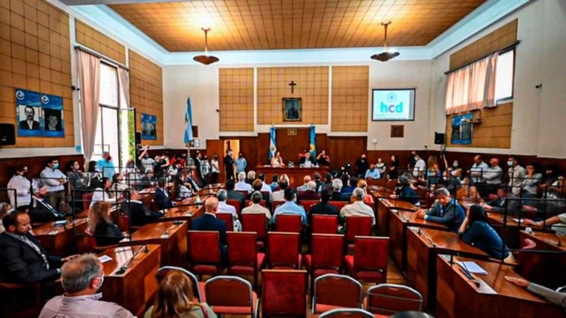 El intendente Guillermo Moreno al frente del Concejo Deliberante de General Pueyrredón.