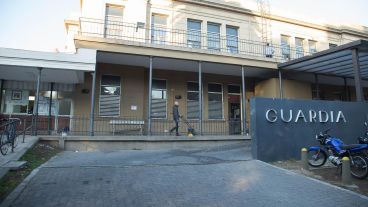 El joven fue derivado de urgencia al Centenario y murió tras 12 horas de agonía.