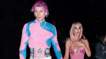 Megan Fox y Machine Gun Kelly también lucieron atuendos siguiendo esta tendencia