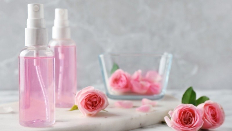 Esta sustancia posee propiedades hidratantes, antioxidantes, además de ser astingente, antibacteriana y antiséptica, entre otras características