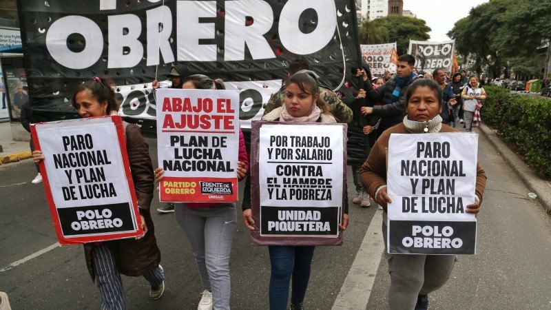 La manifestación avanzó por Pellegrini con sentido al río