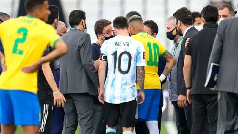 La FIFA pretende que el partido entre Argentina y Brasil se juegue en septiembre. 