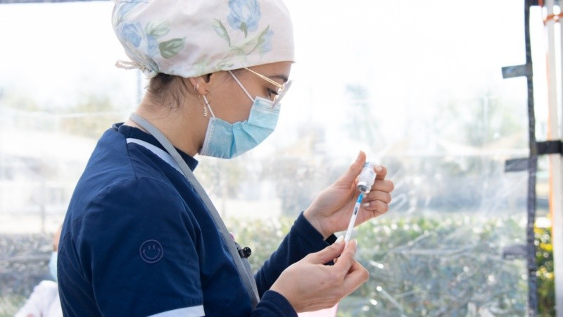 La provincia pidió vacunar contra covid y sarampión a los más chicos.