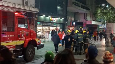 Preocupación de comerciantes y vecinos por la fuga de gas en el centro.