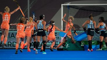 El primer gol naranja llegó al comienzo del segundo cuarto.