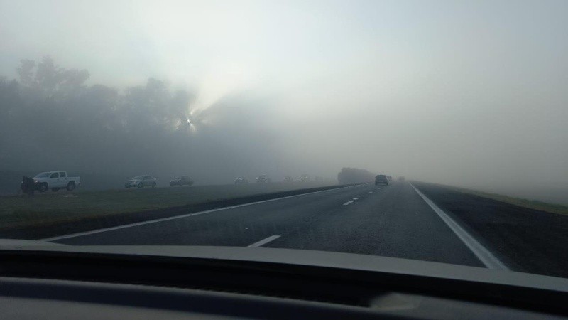 El lunes empezó con humo en la ruta a Santa Fe y niebla en la que va a Córdoba.