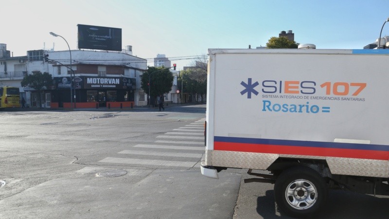 El choque del motociclista contra el colectivo fue a las 6 de este martes.