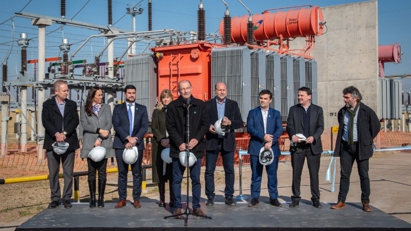 Junto al intendente de Baigorria, estuvieron presentes el gobernador Omar Perotti y funcionarios de la Secretaría de Energía de la Nación.
