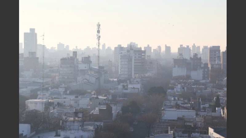 El humo en Rosario hace irrespirable el aire de la ciudad.