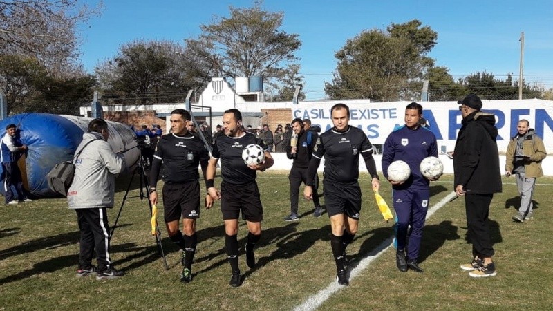 Fernando Espinoza dirigió la final de la Liga Casildense, donde se consagró Aprendices ante Unión.