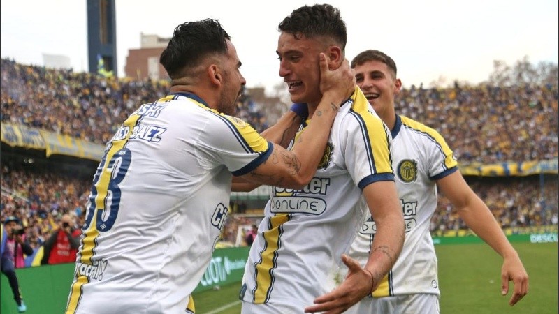 La emoción del pibe Véliz tras marcar en el clásico. 