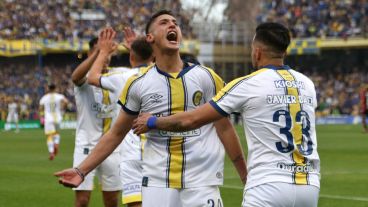 El grito de Véliz de cara a la hinchada canalla.