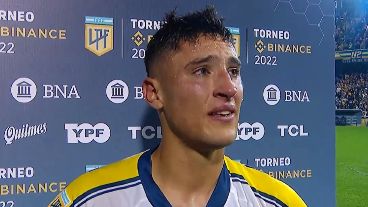 La emoción de Véliz tras el clásico ganado con su gol de cabeza.