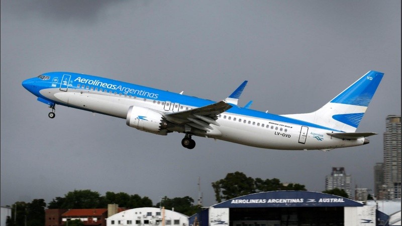 La aeronave viajaba a Ushuaia con 170 pasajeros  a