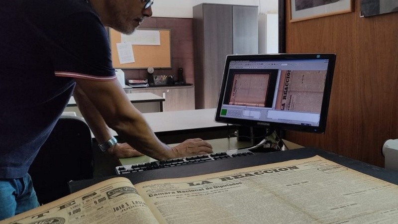 El proceso de digitalización y generación de las versiones de consulta web de la prensa rosarina se realiza en el Centro de Estudios Históricos e Información del Parque de España.