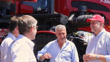 El gobernador explicó a Rosario3 sus diferencias con el mandatario nacional, en sus críticas al campo por la liquidación de granos.