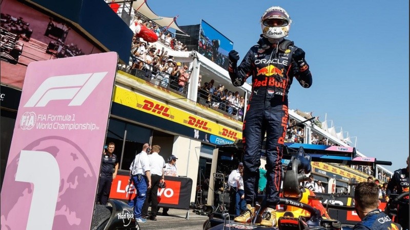 El neerlandés Max Verstappen (Red Bull) celebra si victoria de este domingo el Gran Premio de Francia.