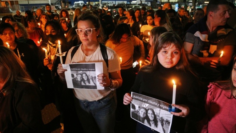 Los familiares y amigos realizaron el abrazo solidario en el Heca.