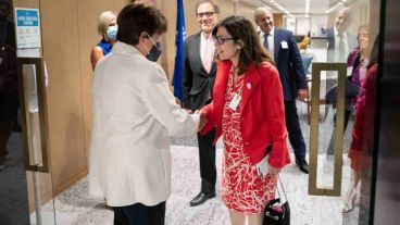 El primer encuentro entre la titular del FMI, Kristalina Georgieva y la ministra de Economía de Argentina, Silvina Batakis.