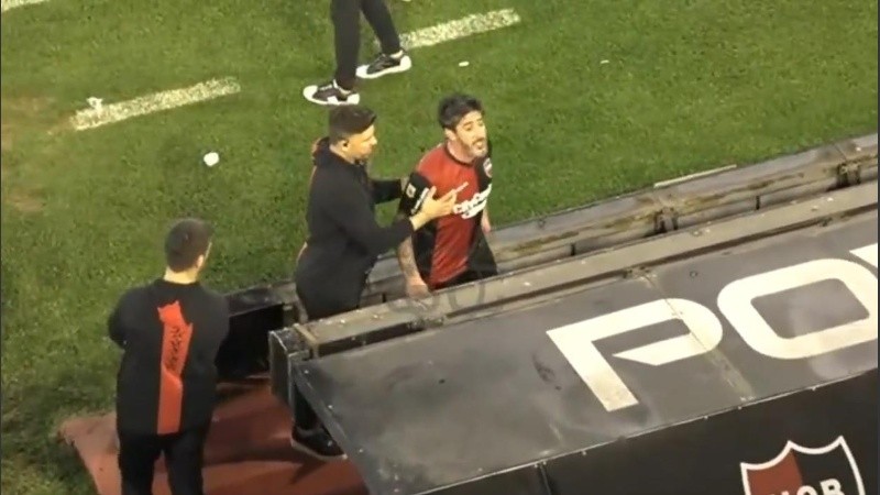 El volante salió en el complemento y tuvo un entredicho con un sector de la tribuna.