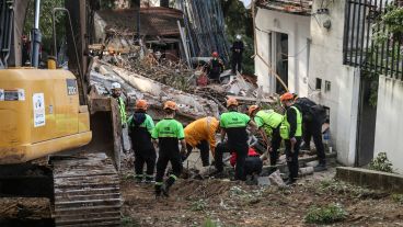 Los rescatistas este martes por la mañana.