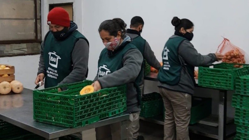Voluntarios trabajando en el Banco de Alimentos.