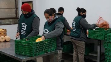 Voluntarios trabajando en el Banco de Alimentos.