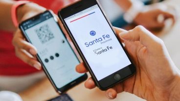 El gobernador Omar Perotti firmó hace algunos días el decreto Nº 1185 que duplica la inversión estatal en Billetera Santa Fe.