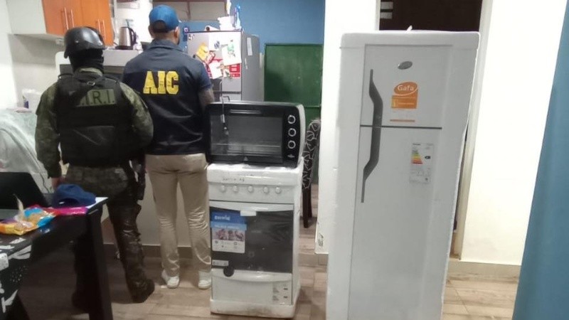 El allanamiento en Herrara y Unión, donde la AIC dio con los electrodomésticos. Uno tenía oculto el GPS.