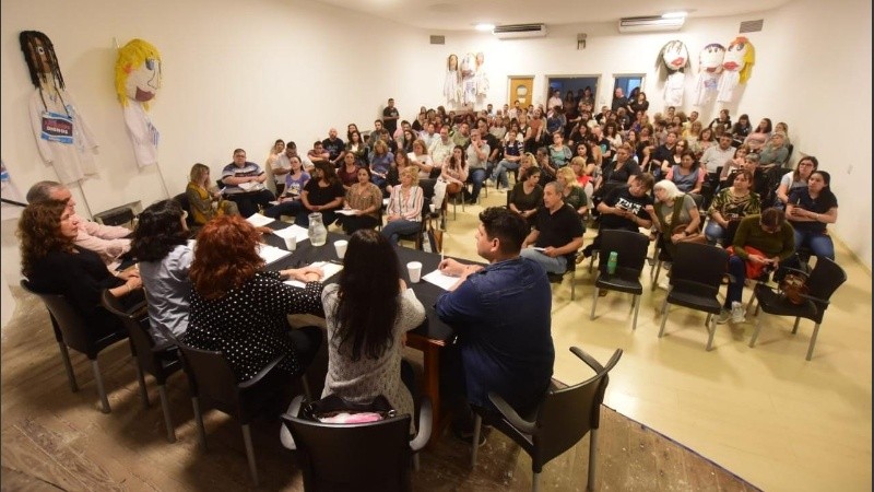 La semana próxima habrá al menos dos días sin clases en las escuelas públicas y privadas de Santa Fe.