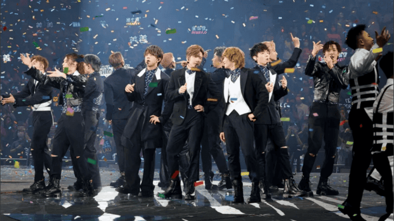 Boy Band Mirrror es una banda de 12 integrantes que debutó en 2018