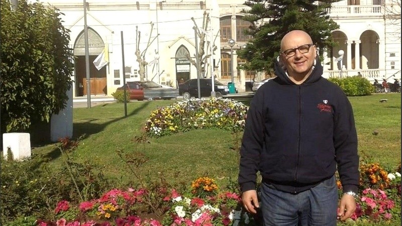 Cusenza era empleado de limpieza de una empresa y a diario tomaba el colectivo para ir a trabajar.l