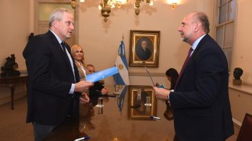 Perotti junto al ministro de Educación de la Nación, Jaime Perczyk