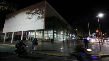 Los dos jóvenes fueron heridos en episodios ocurridos en zona oeste.